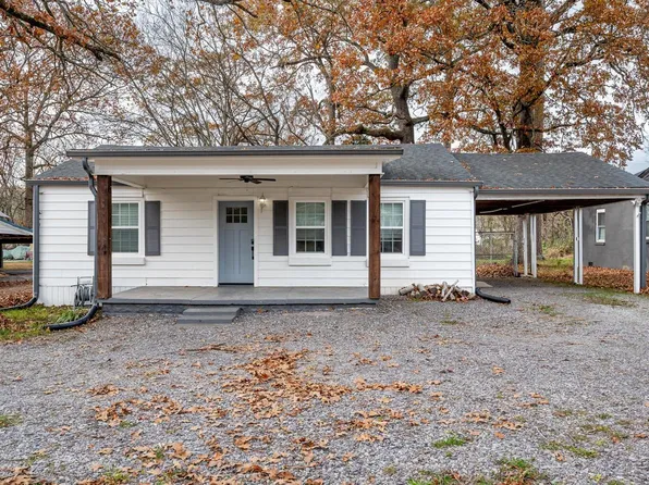 240 Hollywood Dr, Rossville, GA 30741