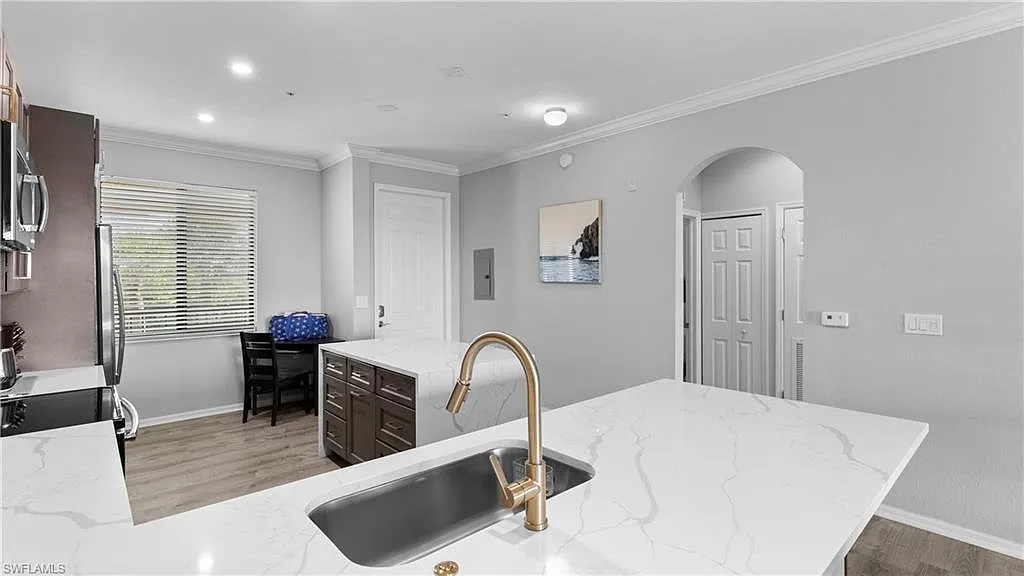 2 bed, 2.0 bath, 1194 sqft, $5,500 — Photo 2