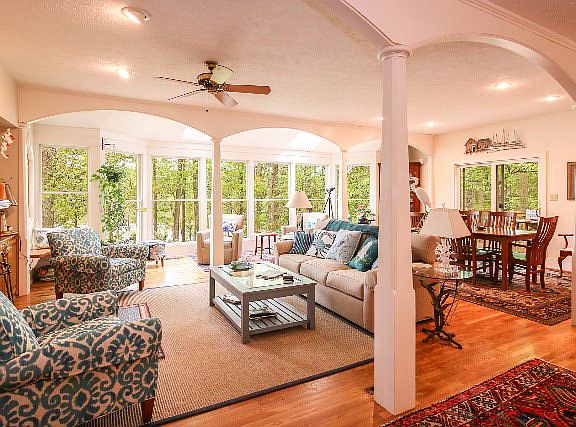 4th image of 1063 Mill Creek Ln