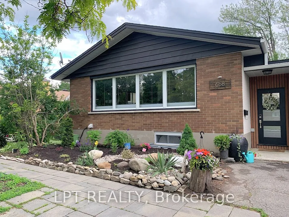 658 Sherbourne Rd #2