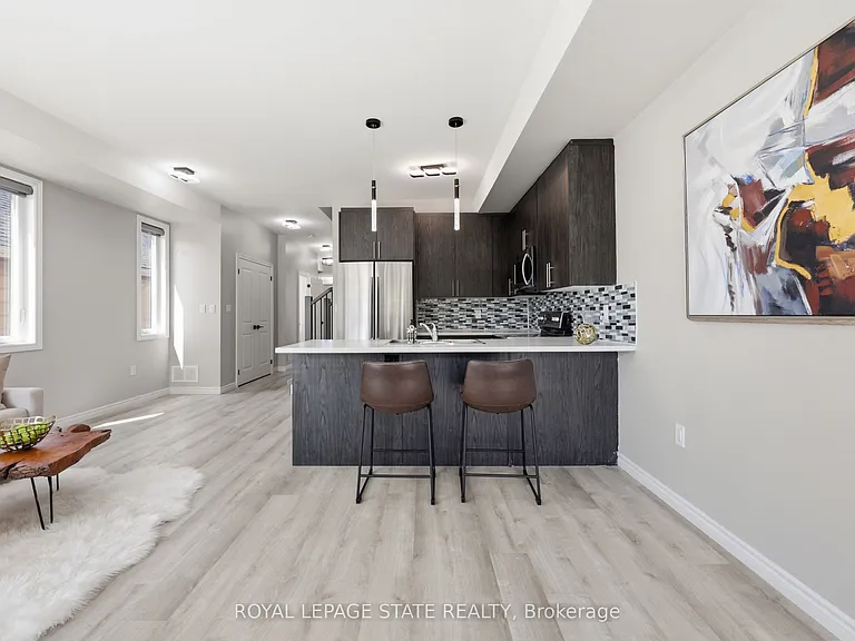 37 Delena Ave S — Photo 11