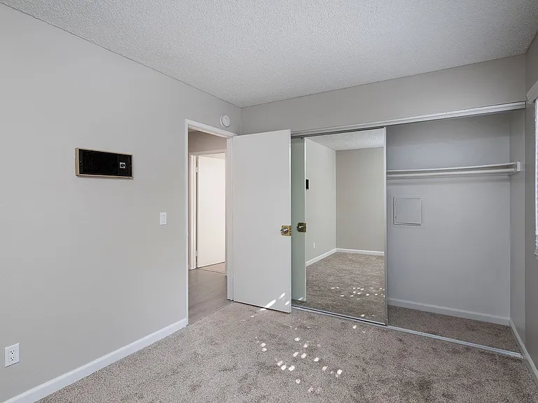 Madison Court Apartments — Photo 32