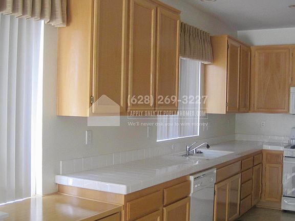 3rd image of 28153 Glenside Ct