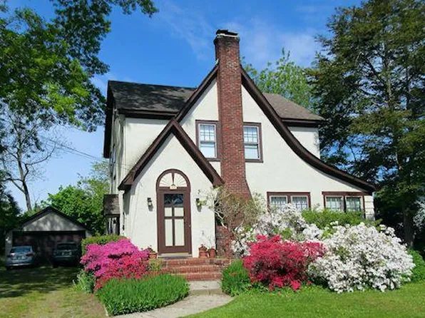 123 S Bayview Avenue, Amityville, NY 11701