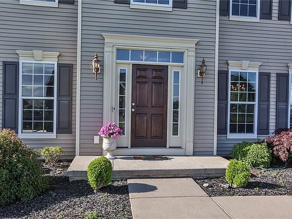 2nd image of 90 Woodgreen Dr