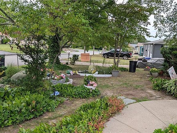 3rd image of 7 Charlotte Dr