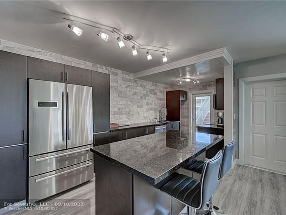 2nd image of 701 SE 7th Ave APT 1