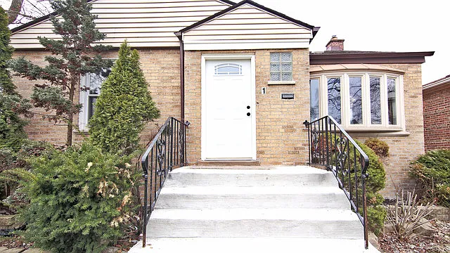 1 W Brayton St photo 1