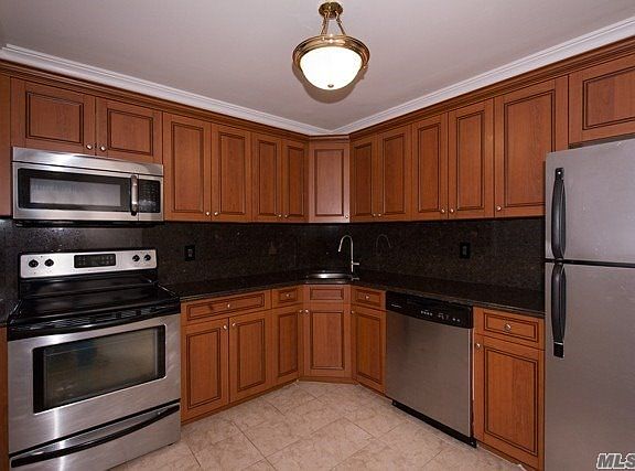2nd image of 25 Saxon Ave #25