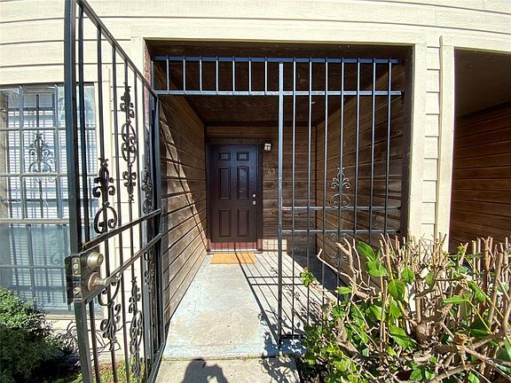 2nd image of 10912 Gulf Fwy APT 43