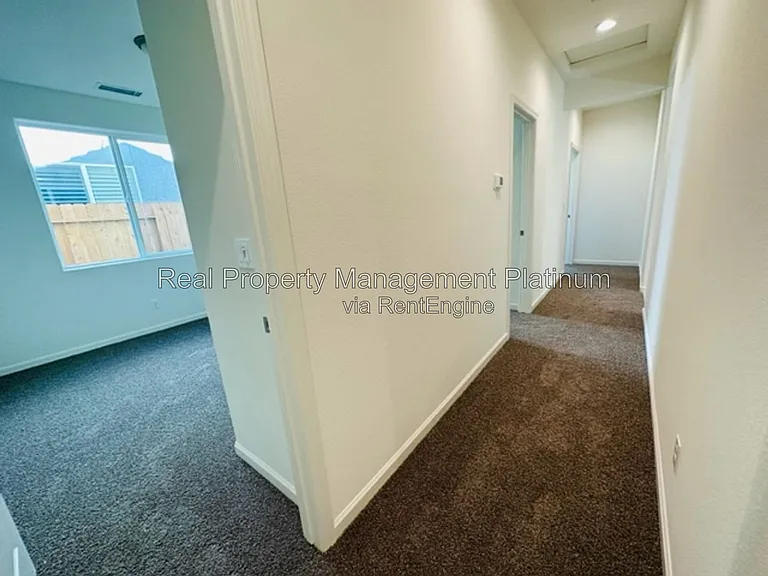 1477 Las Rosas Ave — Photo 10