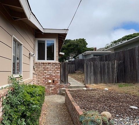 2nd image of 1485 Plumas Ave