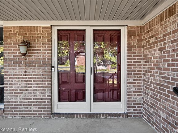 4th image of 29110 Lake Park Dr