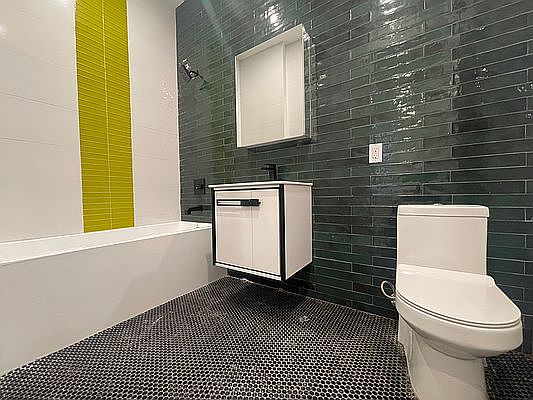 1st image of 621 E 6th St APT 4