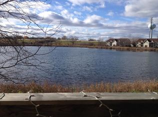 219 Arrowhead Dr APT 7, Mukwonago, WI 53149