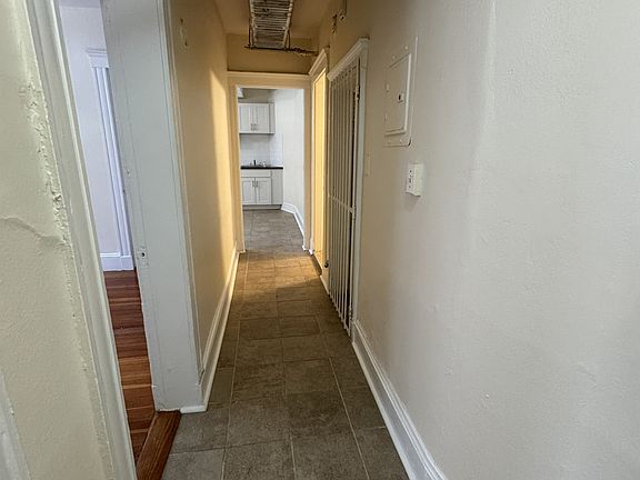 3rd image of 17 Barrows St