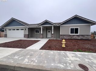 445 Tournament Dr, Florence, OR 97439