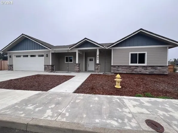445 Tournament Dr, Florence, OR 97439