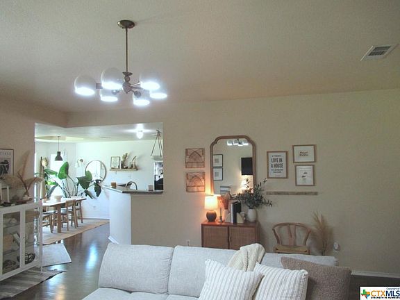 5th image of 122 McFaddan Ln