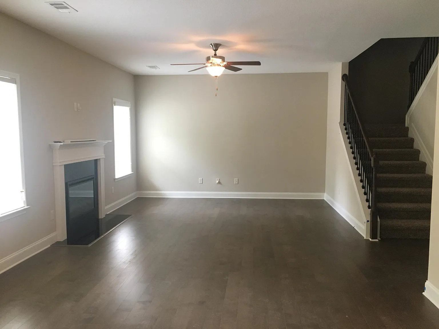 4 bed, 2.5 bath, 2332 sqft, $2,400 — Photo 4