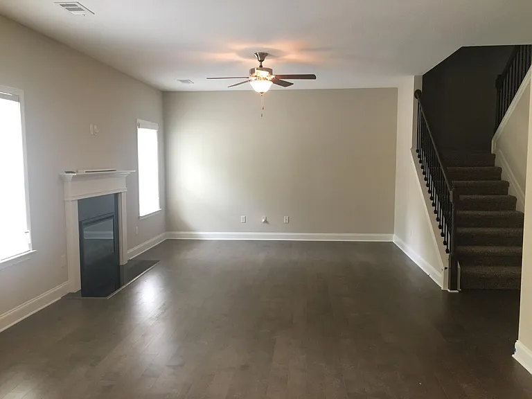 1207 Weatherford St — Photo 4