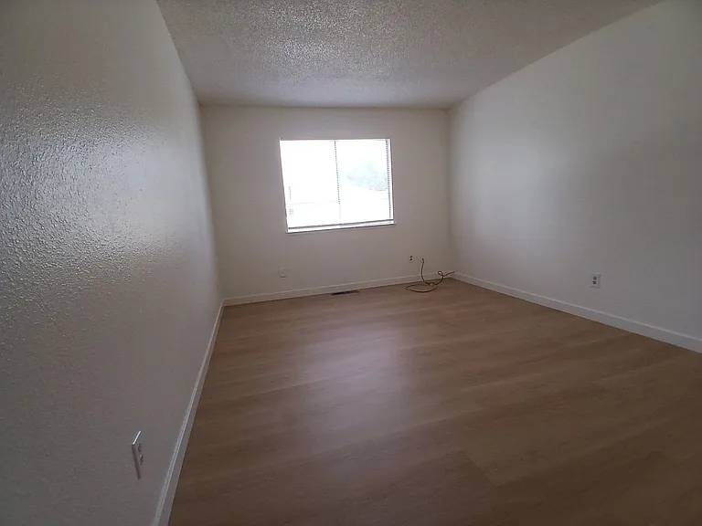 1940 Grande Cir #63 — Photo 27