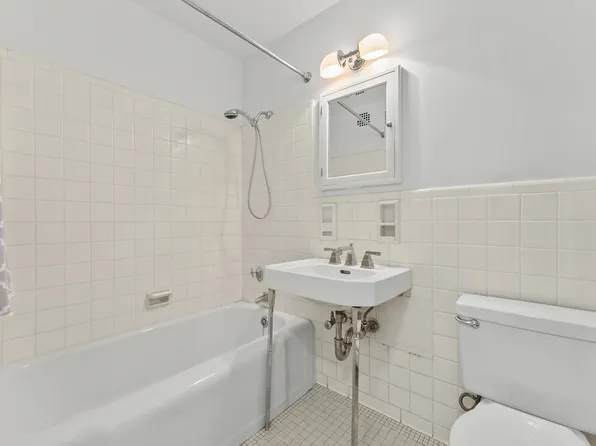 11 Riverside Drive image 13 of 19