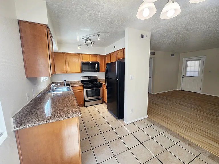 212 San Clemente Ave NW — Photo 26