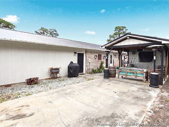 2nd image of 4702 Quaker Ct