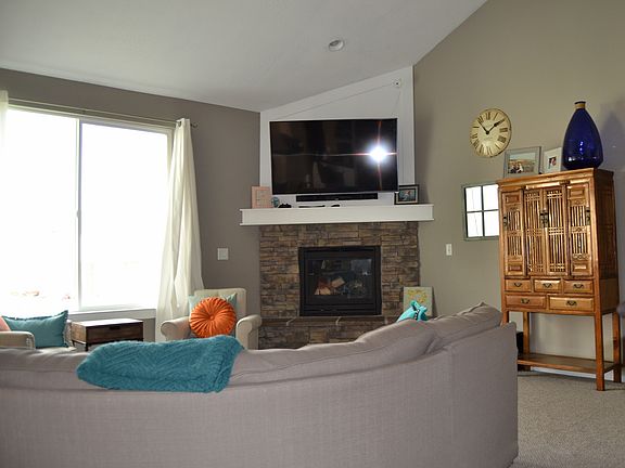 3rd image of 102 E Beacon Dr