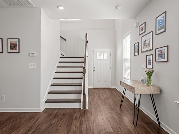 3rd image of 308 Garden Walk Dr