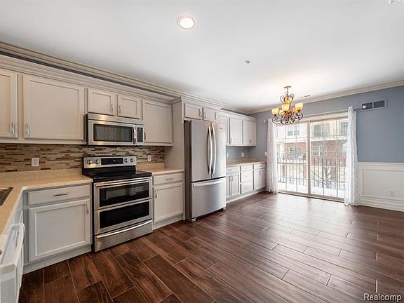 5th image of 3134 Camden Dr #1