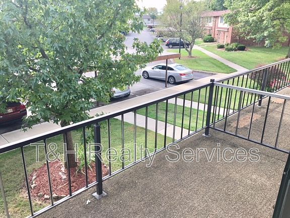 2nd image of 1090 Greenwood Park West Dr