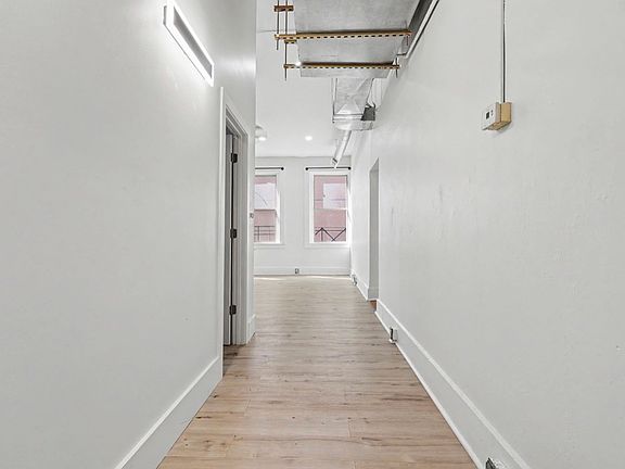 4th image of 17 E Court St #43