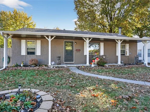 1213 E Fredrickson Dr, Olathe, KS 66061