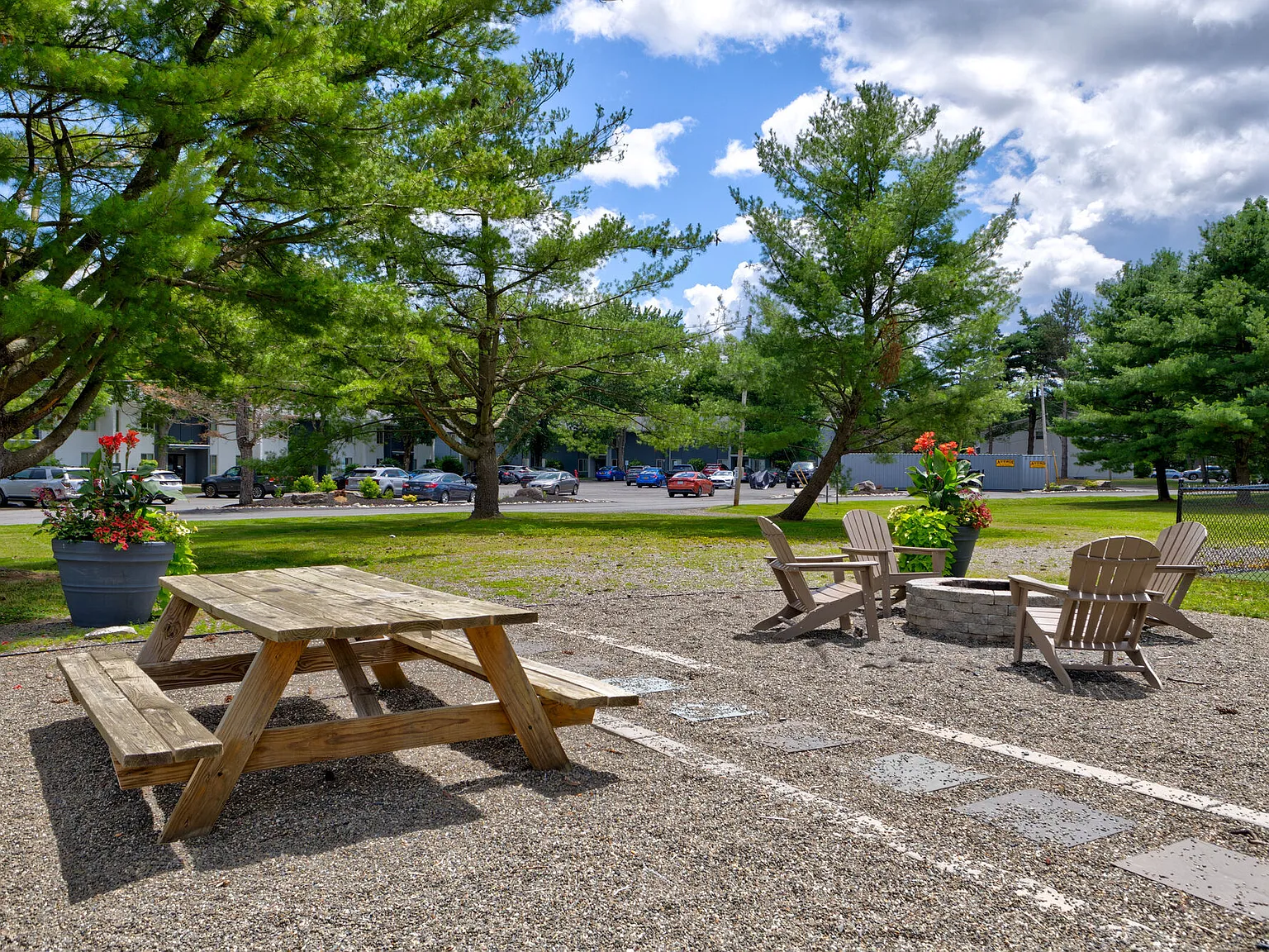 Tall Oaks Apartments — Photo 4