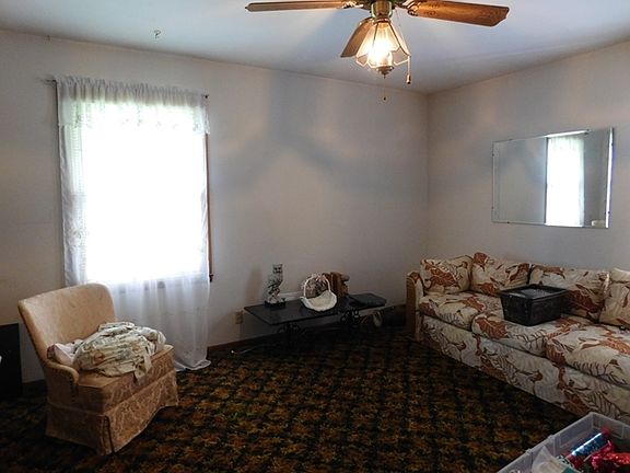 4th image of 303 Pinecrest Dr