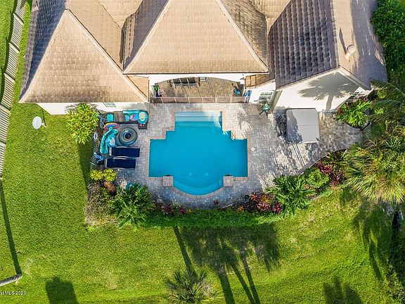 5th image of 222 Waterside Dr