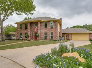 3204 John Ct S, Hurst, TX 76054