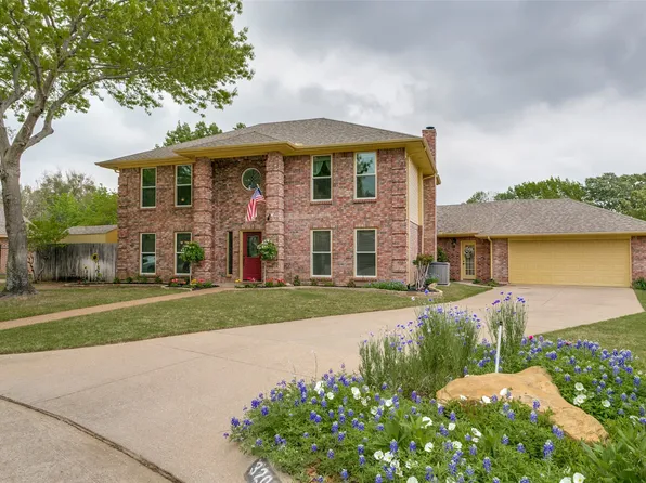 3204 John Ct S, Hurst, TX 76054