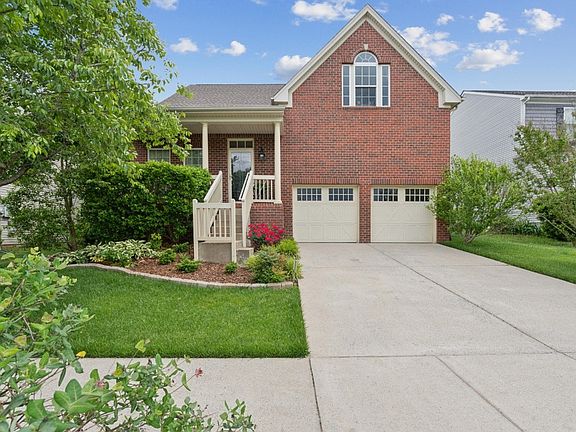2nd image of 804 Gloucester Ln