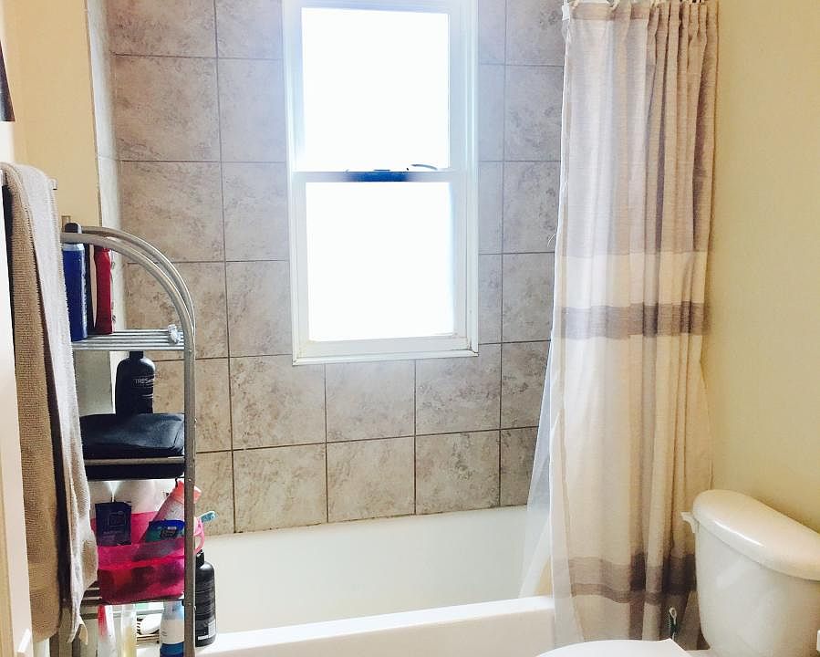 Upstairs bathroom 2