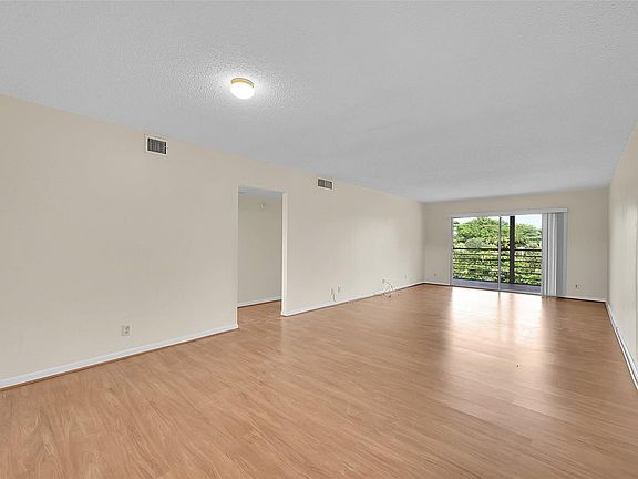 4th image of 2502 Antigua Terrace #J4