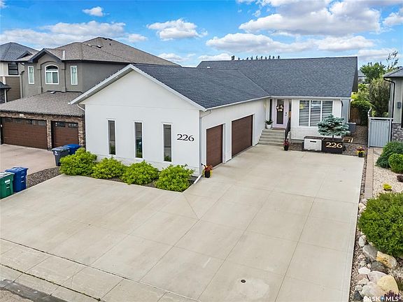 2nd image of 226 Werschner CRESCENT