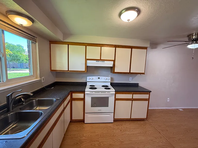 2706 W Modoc Ct — Photo 4