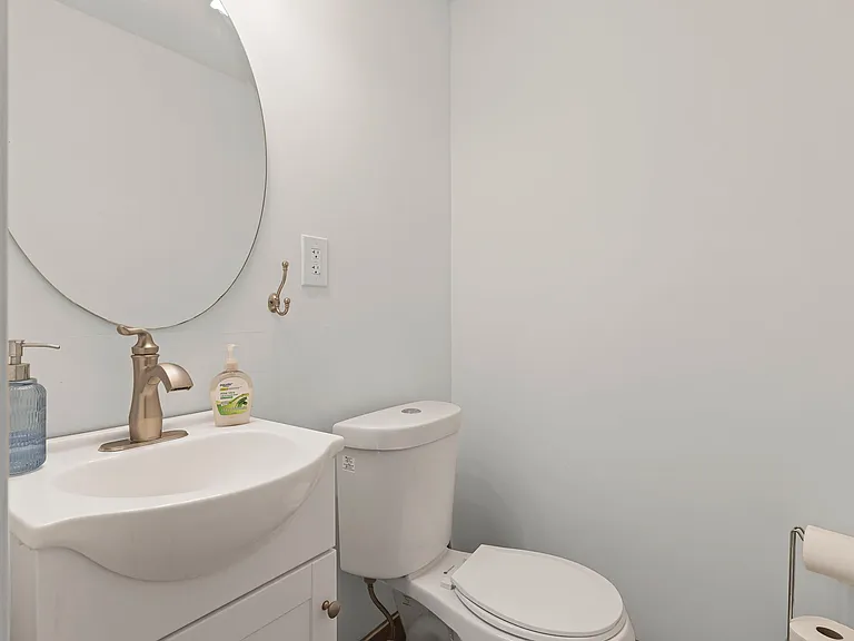 1011 W 38th St #A — Photo 16