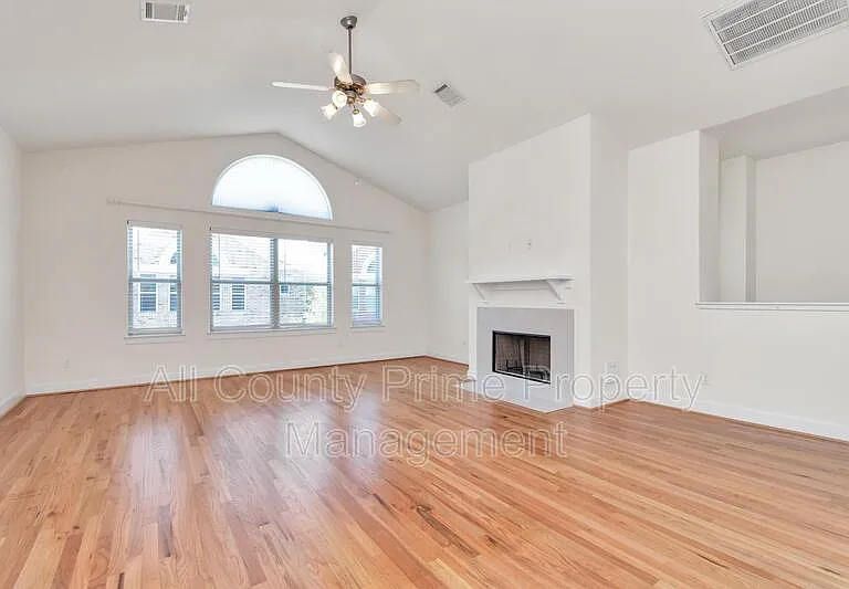 3627 Main Plaza Dr — Photo 10