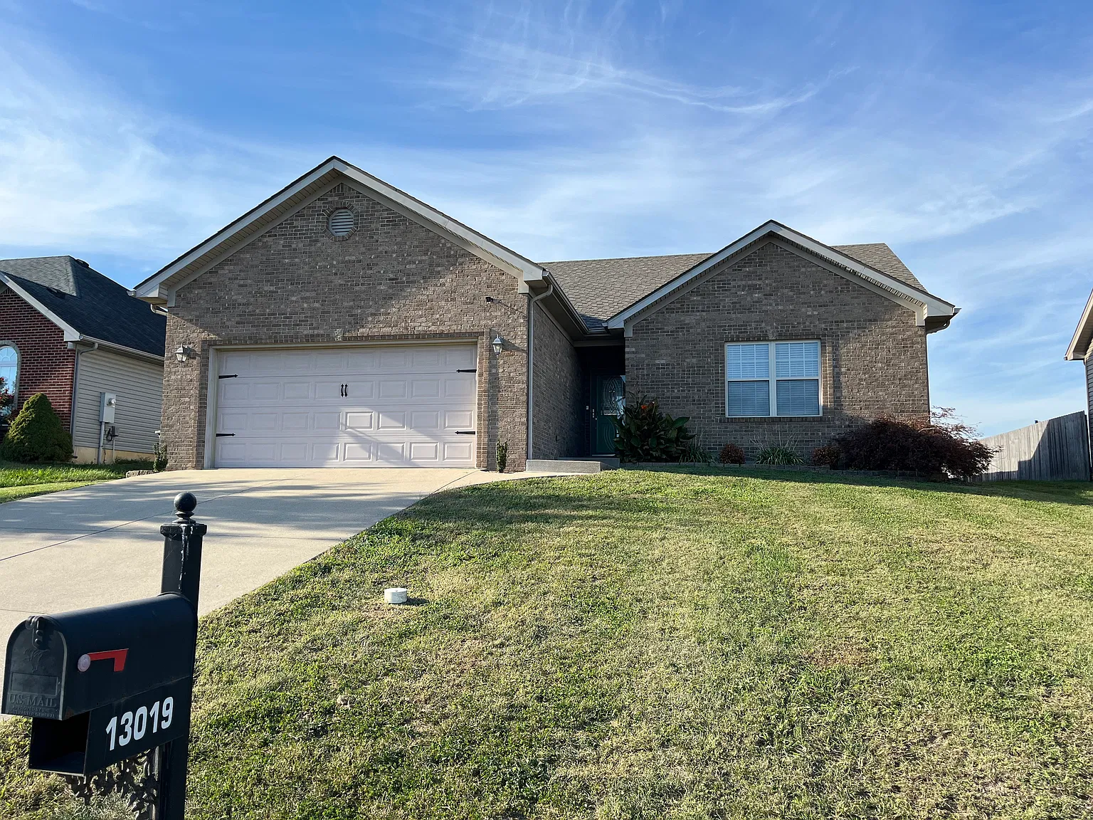 3 bed, 1327 sqft, $1,950 — Photo 1