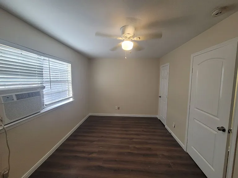 2801 Avenue M — Photo 6