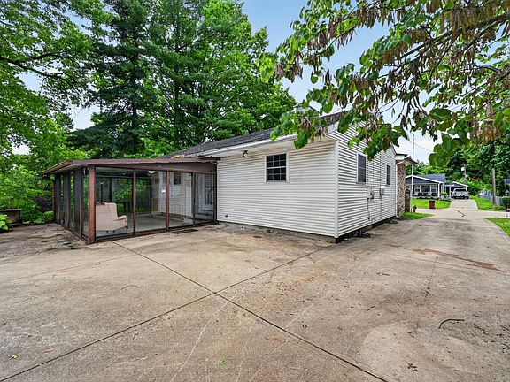 5th image of 844 Midway Ct